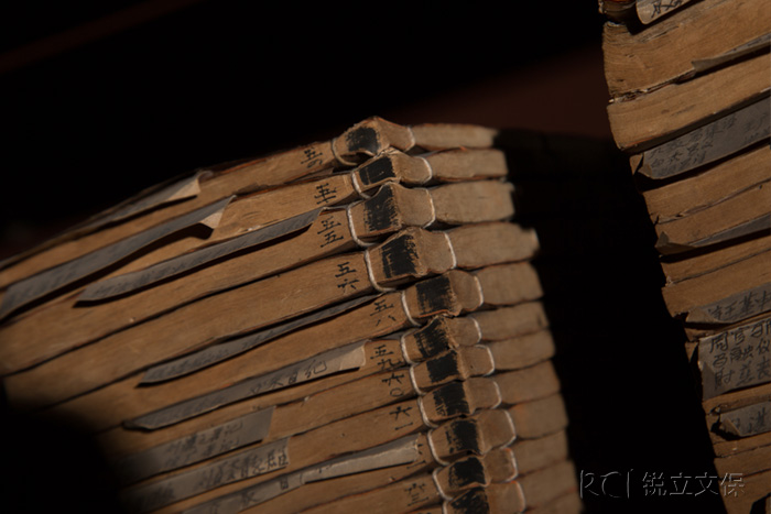 黃褐色酸化嚴(yán)重的檔案